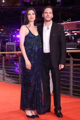 Daniel Brühl with wife Felicitas Rombold at the festival opening with the premiere of the feature film No Good Men at the Berlinale 2026 76 Berlin International Film Festival in the Berlinale Palast Berlin, 12 02 2026 Foto:xD.xBedrosianx xFuturexImagex opening_6362