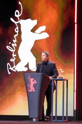 Sean Baker at the presentation of the Honorary Golden Bear for Lifetime Achievement during the Opening Ceremony of the Berlinale 2026 76 Berlin International Film Festival at the Berlinale Palast Berlin, 12 02 2026 Foto:xJ.xEdwardsx xFuturexImagex ehrenbaer_6215