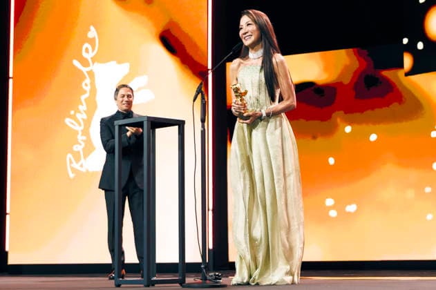 Sean Baker and Michelle Yeoh at the presentation of the Honorary Golden Bear for Lifetime Achievement during the Opening Ceremony of the Berlinale 2026 76 Berlin International Film Festival at the Berlinale Palast Berlin, 12 02 2026 Foto:xJ.xEdwardsx xFuturexImagex ehrenbaer_6217