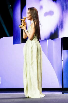 Michelle Yeoh at the presentation of the Honorary Golden Bear for Lifetime Achievement during the Opening Ceremony of the Berlinale 2026 76 Berlin International Film Festival at the Berlinale Palast Berlin, 12 02 2026 Foto:xJ.xEdwardsx xFuturexImagex ehrenbaer_6229
