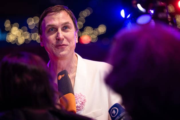 Opening 76 Berlinale The alternative view Lars Eidinger in an interview Opening of the 76th Berlinale with the Afghan film No Good Men at the Berlinale Palast in Berlin Copyright: xEventpressx