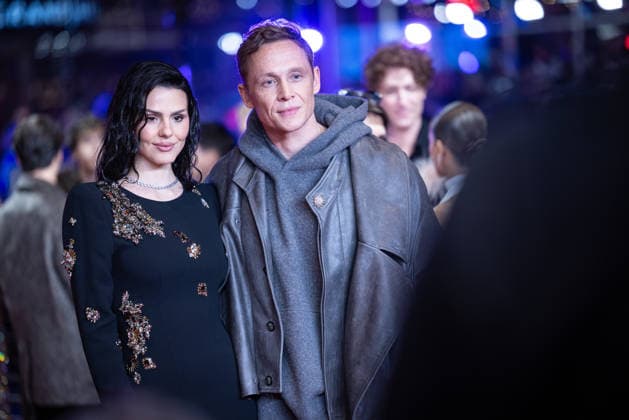 Opening 76 Berlinale The alternative view Matthias Schweighöfer and Ruby O Fee Opening of the 76 Berlinale with the Afghan film No Good Men at the Berlinale Palast in Berlin Copyright: xEventpressx