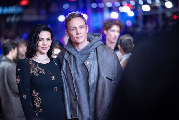 Opening 76 Berlinale The alternative view Matthias Schweighöfer and Ruby O Fee Opening of the 76 Berlinale with the Afghan film No Good Men at the Berlinale Palast in Berlin Copyright: xEventpressx