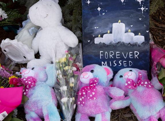 February 12, 2026, Tumbler Ridge, Bc, CANADA: Teddy bears and messages are left at a memorial for the victims of a mass shooting in Tumbler Ridge, B.C., on Thursday, Feb. 12, 2026. Tumbler Ridge CANADA  - ZUMAc35_ 20260212_zaf_c35_276 Copyright: xChristinnexMuschix