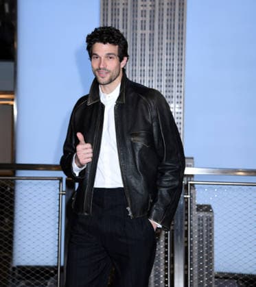 February 12, 2026, New York, Ny, United States: Paul Anthony Kelly visits the Empire State Building to celebrate the premiere of FXs Love Story: John F. Kennedy Jr. & Carolyn Bessette. Held at Empire State Building in New York. Zuma Press February 12, 2026 New York United States - ZUMAp281 20260212_zea_p281_001 Copyright: xPhotoxImagexPressx