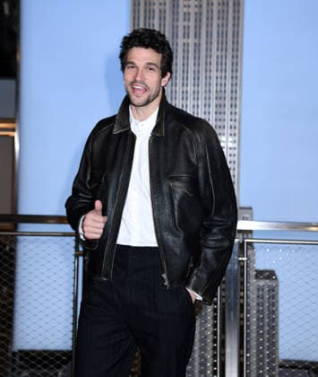 February 12, 2026, New York, Ny, United States: Paul Anthony Kelly visits the Empire State Building to celebrate the premiere of FXs Love Story: John F. Kennedy Jr. & Carolyn Bessette. Held at Empire State Building in New York. Zuma Press February 12, 2026 New York United States - ZUMAp281 20260212_zea_p281_002 Copyright: xPhotoxImagexPressx