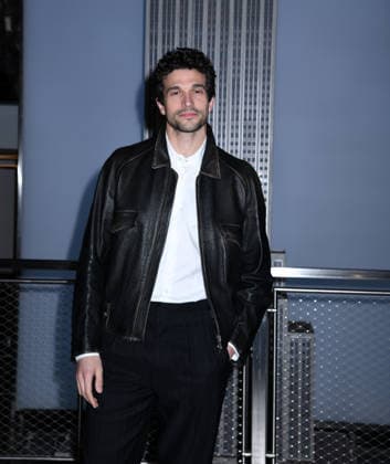 February 12, 2026, New York, Ny, United States: Paul Anthony Kelly visits the Empire State Building to celebrate the premiere of FXs Love Story: John F. Kennedy Jr. & Carolyn Bessette. Held at Empire State Building in New York. Zuma Press February 12, 2026 New York United States - ZUMAp281 20260212_zea_p281_012 Copyright: xPhotoxImagexPressx