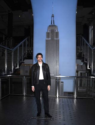 February 12, 2026, New York, Ny, United States: Paul Anthony Kelly visits the Empire State Building to celebrate the premiere of FXs Love Story: John F. Kennedy Jr. & Carolyn Bessette. Held at Empire State Building in New York. Zuma Press February 12, 2026 New York United States - ZUMAp281 20260212_zea_p281_015 Copyright: xPhotoxImagexPressx