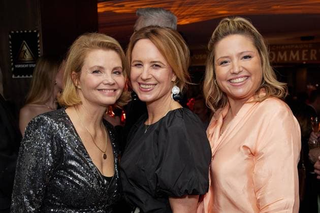 Berlin Opening Night FOR EDITORIAL PURPOSES ONLY EDITORIAL USE ONLY p Actress Annette Frier l r , publisher Julia Becker and Sabine Frier come to the Berlin Opening Night at the Hotel Stue The night takes place as part of the Berlinale Germany Berlin Berlin Berlin Copyright JörgxCarstensen Copyright: JörgxCarstensen doc84jusafr4ht1f3umxgpm ,EDITORIAL USE ONLY Copyright: JörgxCarstensen