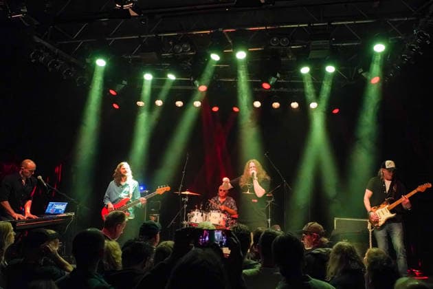 Purpendicular with drummer Ian Paice, singer and band founder Robby Thomas Walsh, guitarist Murray Gould, bassist Nick Fyfe and keyboardist Alessandro Debiaggi Rüsselsheim 12 02 2026 Concert by Purpendicular with drumming legend Ian Paice from Deep Purple