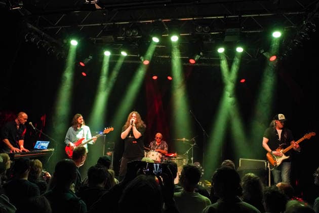 Purpendicular with drummer Ian Paice, singer and band founder Robby Thomas Walsh, guitarist Murray Gould, bassist Nick Fyfe and keyboardist Alessandro Debiaggi Rüsselsheim 12 02 2026 Concert by Purpendicular with drumming legend Ian Paice from Deep Purple