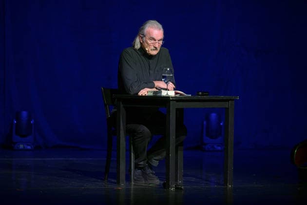 Reading by Christoph Ransmayr with the title Als ich noch unsterblich war, with musical accompaniment by Wolfgang Muthspiel on the guitar, at the Stadttheater Gmunden, as part of the Salzkammergut Festwochen G