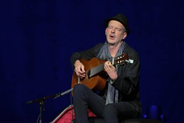 Reading by Christoph Ransmayr with the title Als ich noch unsterblich war, with musical accompaniment by Wolfgang Muthspiel on the guitar, at the Stadttheater Gmunden, as part of the Salzkammergut Festwochen Gmunden, on 12 02 26 The pic