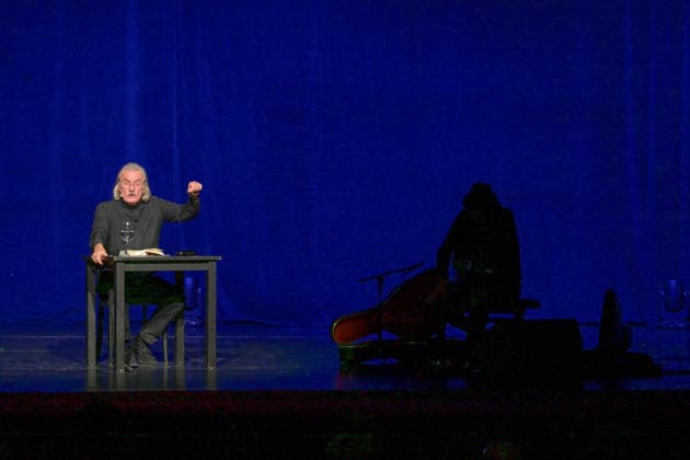 Reading by Christoph Ransmayr with the title Als ich noch unsterblich war, with musical accompaniment by Wolfgang Muthspiel on the guitar, at the Stadttheater Gmunden, as part of the