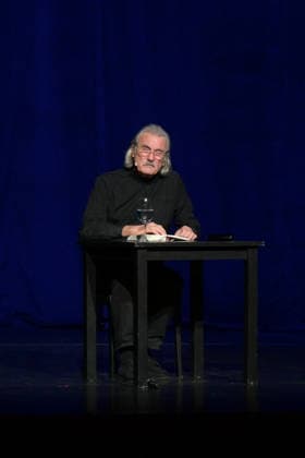 Reading by Christoph Ransmayr with the title Als ich noch unsterblich war, with musical accompaniment by Wolfgang Muthspiel on the guitar, at the Stadttheater Gmunden, as part of the Salzkammergut Festwochen G