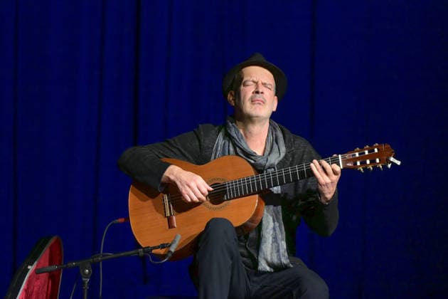 Reading by Christoph Ransmayr with the title Als ich noch unsterblich war, with musical accompaniment by Wolfgang Muthspiel on the guitar, at the Stadttheater Gmunden, as part of the Salzkammergut Festwochen Gmunden, on 12 02 26 The pic