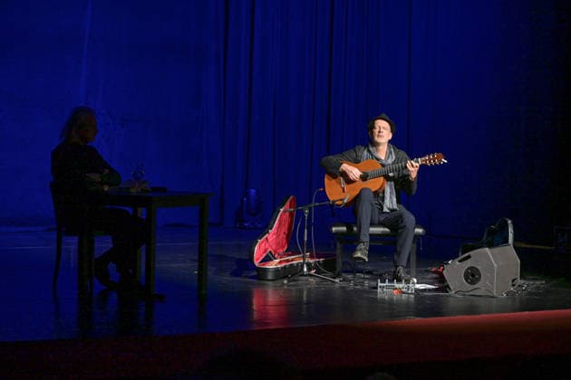 Reading by Christoph Ransmayr with the title Als ich noch unsterblich war, with musical accompaniment by Wolfgang Muthspiel on the guitar, at the Stadttheater Gmunden, as part of the