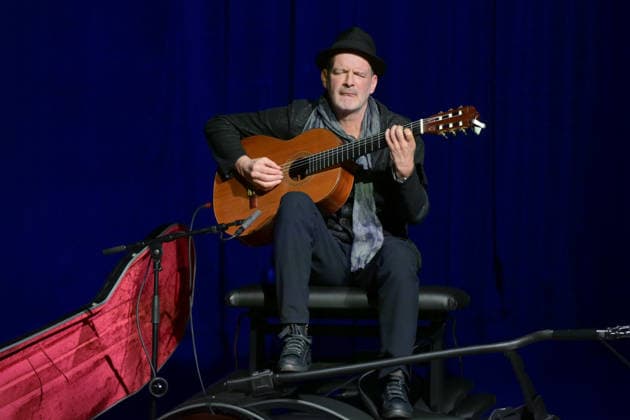 Reading by Christoph Ransmayr with the title Als ich noch unsterblich war, with musical accompaniment by Wolfgang Muthspiel on the guitar, at the Stadttheater Gmunden, as part of the Salzkammergut Festwochen Gmunden, on 12 02 26 The pic