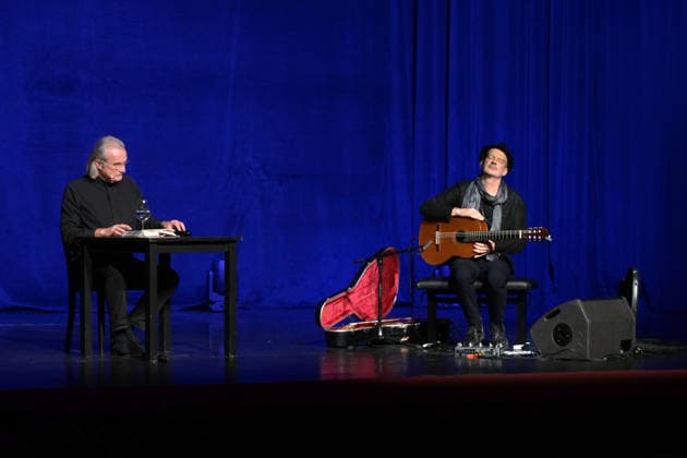Reading by Christoph Ransmayr with the title Als ich noch unsterblich war, with musical accompaniment by Wolfgang Muthspiel on the guitar, at the Stadttheater Gmunden, as part of the Salzkammerg