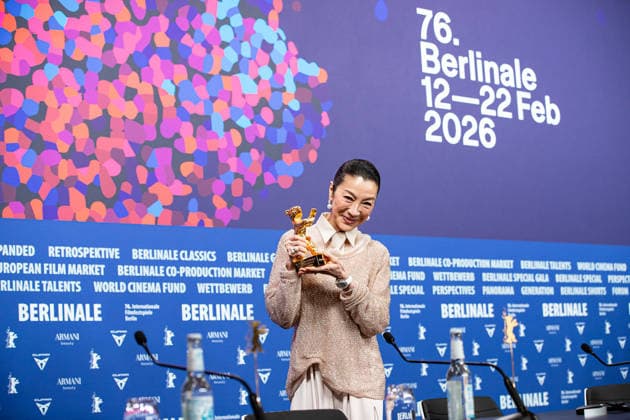 Berlin Berlinale, 76. internationale Filmfestspiele Berlin 2026 Michelle Yeoh bei der Pressekonferenz Michelle Yeoh mit Goldenem Ehrenbaer Berlinale, 76. internationale Filmfestspiele Berlin 2026, 13.02.2026 -Pressefoto Roger Buerke *** Berlin Berlinale, 76 Berlin International Film Festival 2026 Michelle Yeoh at the Press Conference Michelle Yeoh with Honorary Golden Bear Berlinale, 76 Berlin International Film Festival 2026, 13 02 2026 Press Photo Roger Buerke Copyright: xEibner-Pressefoto RogerxBuerkex EP_RBE