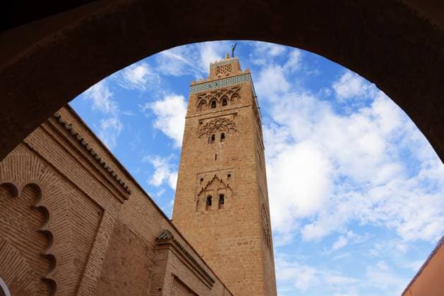 Koutoubia Moschee mit Minarett, Wahrzeichen von Marrakesch, historische Altstadt, Medina, UNESCO-Weltkulturerbe, Marokko Koutoubia mosque with minaret, landmark of Marrakech, historic old town, Medina, UNESCO World Heritage Site, Morocco Copyright: imageBROKER JustusxdexCuveland ibxuve16322243.jpg