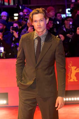 Damian Hardung at the festival opening with the premiere of the feature film No Good Men at the Berlinale 2026 76 Berlin International Film Festival in the Berlinale Palast Berlin, 12 02 2026 Foto:xM.xBehrensx xFuturexImagex opening_7095