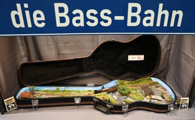 Modell Leben model building fair 13 02 2026, Erfurt, Thuringia model building fair Modell Leben in the picture the bass train, a model train in a bass case