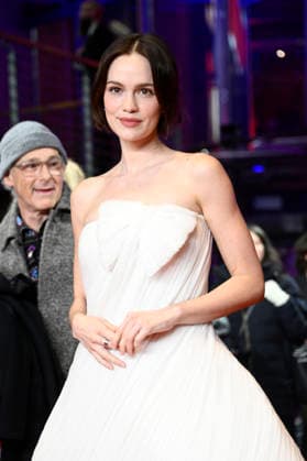Emilia Schüle at the festival opening with the premiere of the feature film No Good Men at the Berlinale 2026 76 Berlin International Film Festival in the Berlinale Palast Berlin, 12 02 2026 Foto:xN.xKubelkax xFuturexImagex opening_7185