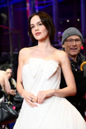 Emilia Schüle at the festival opening with the premiere of the feature film No Good Men at the Berlinale 2026 76 Berlin International Film Festival in the Berlinale Palast Berlin, 12 02 2026 Foto:xN.xKubelkax xFuturexImagex opening_7186