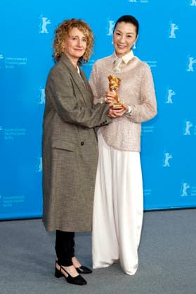 Tricia Tuttle and Michelle Yeoh at the Photocall for the Lifetime Achievement Golden Bear Award at the Berlinale 2026 76 Berlin International Film Festival at the Hotel Grand Hyatt Berlin, 13 02 2025 Foto:xC.xTamckex xFuturexImagex yeoh_6235