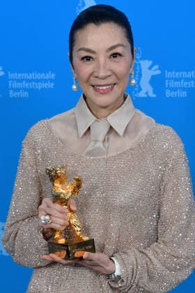 Berlinale International Film Festival Berlin Germany 76th Berlinale Berlin International Film Festival Michelle Yeoh Honorary Golden Bear trophy during a photocall at the 76th Berlinale International Film Festival Thomas Bohlen Starface 2026 02 13 453022 2026 02 13 Berlin Germany  Copyright: xThomasxBohlenx STAR_453022_068