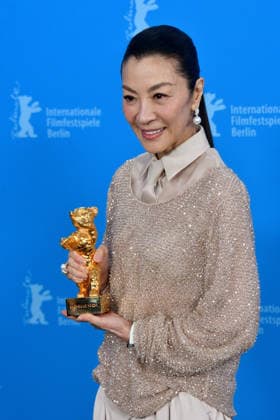 Berlinale International Film Festival Berlin Germany 76th Berlinale Berlin International Film Festival Michelle Yeoh Honorary Golden Bear trophy during a photocall at the 76th Berlinale International Film Festival Thomas Bohlen Starface 2026 02 13 453022 2026 02 13 Berlin Germany  Copyright: xThomasxBohlenx STAR_453022_071