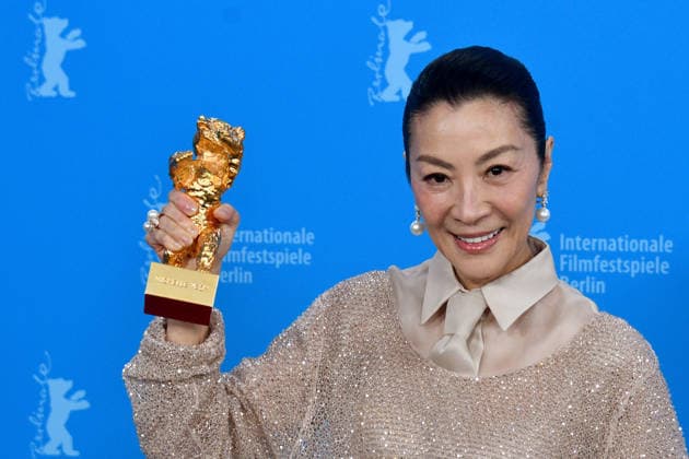 Berlinale International Film Festival Berlin Germany 76th Berlinale Berlin International Film Festival Michelle Yeoh Honorary Golden Bear trophy during a photocall at the 76th Berlinale International Film Festival Thomas Bohlen Starface 2026 02 13 453022 2026 02 13 Berlin Germany  Copyright: xThomasxBohlenx STAR_453022_073