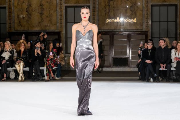 Pamella Roland - Runway - February 2026 New York Fashion Week, New York, USA - 12 Feb 2026 (NEW) Pamella Roland - Runway - February 2026 New York Fashion Week. February 12, 2026, New York, New York, USA: A model walks the runway for the Pamella Roland fashion show during the New York Fashion Week at the New York Public Library on February 12, 2026 in New York City. (Credit: M10s TheNews2) (Foto: M10s Thenews2 imago images) Pamella Roland - Runway - February 2026 New York Fashion Week, New York, USA - 12 Feb 2026  Copyright: xRonxAdarx