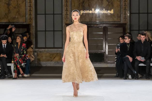 Pamella Roland - Runway - February 2026 New York Fashion Week, New York, USA - 12 Feb 2026 (NEW) Pamella Roland - Runway - February 2026 New York Fashion Week. February 12, 2026, New York, New York, USA: A model walks the runway for the Pamella Roland fashion show during the New York Fashion Week at the New York Public Library on February 12, 2026 in New York City. (Credit: M10s TheNews2) (Foto: M10s Thenews2 imago images) Pamella Roland - Runway - February 2026 New York Fashion Week, New York, USA - 12 Feb 2026  Copyright: xRonxAdarx