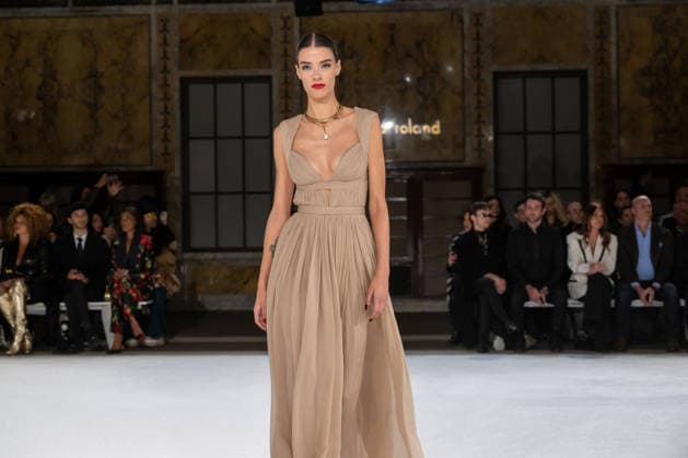 Pamella Roland - Runway - February 2026 New York Fashion Week, New York, USA - 12 Feb 2026 (NEW) Pamella Roland - Runway - February 2026 New York Fashion Week. February 12, 2026, New York, New York, USA: A model walks the runway for the Pamella Roland fashion show during the New York Fashion Week at the New York Public Library on February 12, 2026 in New York City. (Credit: M10s TheNews2) (Foto: M10s Thenews2 imago images) Pamella Roland - Runway - February 2026 New York Fashion Week, New York, USA - 12 Feb 2026  Copyright: xRonxAdarx