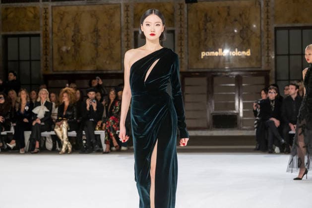 Pamella Roland - Runway - February 2026 New York Fashion Week, New York, USA - 12 Feb 2026 (NEW) Pamella Roland - Runway - February 2026 New York Fashion Week. February 12, 2026, New York, New York, USA: A model walks the runway for the Pamella Roland fashion show during the New York Fashion Week at the New York Public Library on February 12, 2026 in New York City. (Credit: M10s TheNews2) (Foto: M10s Thenews2 imago images) Pamella Roland - Runway - February 2026 New York Fashion Week, New York, USA - 12 Feb 2026  Copyright: xRonxAdarx