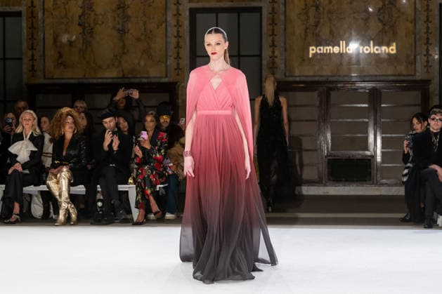 Pamella Roland - Runway - February 2026 New York Fashion Week, New York, USA - 12 Feb 2026 (NEW) Pamella Roland - Runway - February 2026 New York Fashion Week. February 12, 2026, New York, New York, USA: A model walks the runway for the Pamella Roland fashion show during the New York Fashion Week at the New York Public Library on February 12, 2026 in New York City. (Credit: M10s TheNews2) (Foto: M10s Thenews2 imago images) Pamella Roland - Runway - February 2026 New York Fashion Week, New York, USA - 12 Feb 2026  Copyright: xRonxAdarx