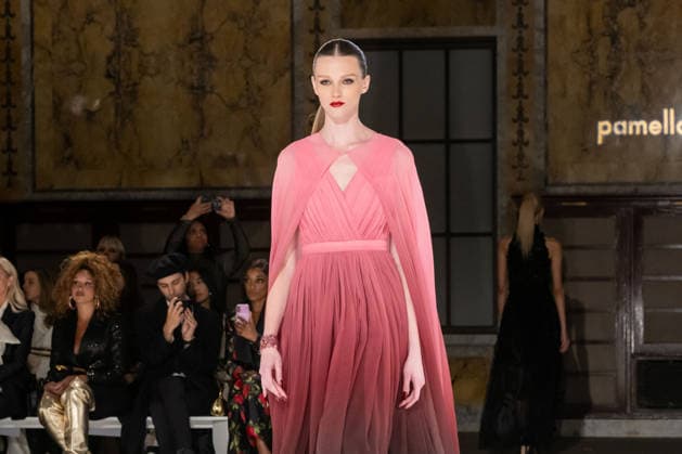 Pamella Roland - Runway - February 2026 New York Fashion Week, New York, USA - 12 Feb 2026 (NEW) Pamella Roland - Runway - February 2026 New York Fashion Week. February 12, 2026, New York, New York, USA: A model walks the runway for the Pamella Roland fashion show during the New York Fashion Week at the New York Public Library on February 12, 2026 in New York City. (Credit: M10s TheNews2) (Foto: M10s Thenews2 imago images) Pamella Roland - Runway - February 2026 New York Fashion Week, New York, USA - 12 Feb 2026  Copyright: xRonxAdarx