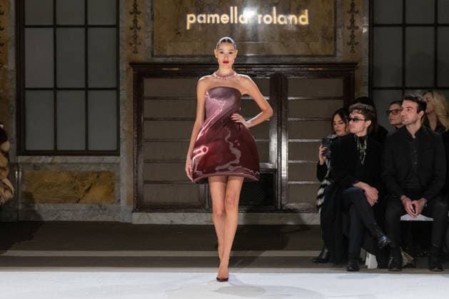 Pamella Roland - Runway - February 2026 New York Fashion Week, New York, USA - 12 Feb 2026 (NEW) Pamella Roland - Runway - February 2026 New York Fashion Week. February 12, 2026, New York, New York, USA: A model walks the runway for the Pamella Roland fashion show during the New York Fashion Week at the New York Public Library on February 12, 2026 in New York City. (Credit: M10s TheNews2) (Foto: M10s Thenews2 imago images) Pamella Roland - Runway - February 2026 New York Fashion Week, New York, USA - 12 Feb 2026  Copyright: xRonxAdarx