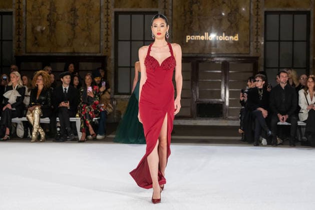 Pamella Roland - Runway - February 2026 New York Fashion Week, New York, USA - 12 Feb 2026 (NEW) Pamella Roland - Runway - February 2026 New York Fashion Week. February 12, 2026, New York, New York, USA: A model walks the runway for the Pamella Roland fashion show during the New York Fashion Week at the New York Public Library on February 12, 2026 in New York City. (Credit: M10s TheNews2) (Foto: M10s Thenews2 imago images) Pamella Roland - Runway - February 2026 New York Fashion Week, New York, USA - 12 Feb 2026  Copyright: xRonxAdarx