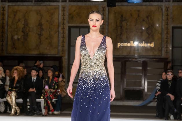 Pamella Roland - Runway - February 2026 New York Fashion Week, New York, USA - 12 Feb 2026 (NEW) Pamella Roland - Runway - February 2026 New York Fashion Week. February 12, 2026, New York, New York, USA: A model walks the runway for the Pamella Roland fashion show during the New York Fashion Week at the New York Public Library on February 12, 2026 in New York City. (Credit: M10s TheNews2) (Foto: M10s Thenews2 imago images) Pamella Roland - Runway - February 2026 New York Fashion Week, New York, USA - 12 Feb 2026  Copyright: xRonxAdarx