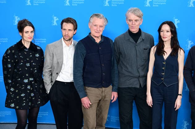 Anders Danielsen Lie, Grant Gee et Bill Pullman au photocall du film Everybody Digs Bill Evans lors de la 76ème édition du festival international du film de Berlin La Berlinale 2026 , le 13 février 2026 Romain Doucelin Bestimage Photocall of the movie, The Everybody Digs Bill Evans during the 76th Berlinale International Film Festival Berlin at Gret Hyatt Hotel on February 13th, 2026 in Berlin Berlin Allemagne  Copyright: xRomainxDoucelinx xBestimagexRomainxDoucelinx xBestimagex