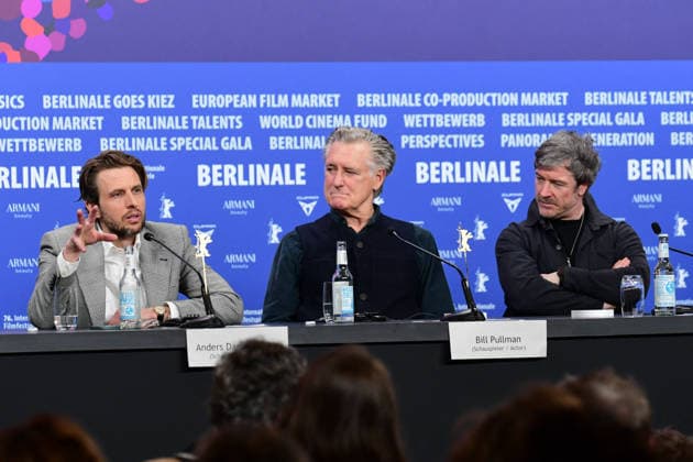 Anders Danielsen Lie, Grant Gee et Bill Pullman lors de la conférence de presse du film Everybody Digs Bill Evans lors de la 76ème édition du festival international du film de Berlin La Berlinale 2026 , le 13 février 2026 Romain Doucelin Bestimage Press conference of the movie Everybody Digs Bill Evans , photocall during the 76th Berlinale International Film Festival Berlin at Gret Hyatt Hotel on February 13th, 2026 in Berlin, Germany Berlin Allemagne  Copyright: xRomainxDoucelinx xBestimagexRomainxDoucelinx xBestimagex