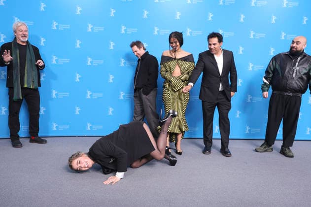 Gore Verbinski, Haley Lu Richardson, Sam Rockwell, Zazie Beetz, Michael Pena and Asim Chaudhry at the photocall for the feature film Good Luck, Have Fun, Don t Die at the Berlinale 2026 76 Berlin International Film Festival at the Hotel Grand Hyatt Berlin, 13 02 2026 Foto:xD.xBedrosianx xFuturexImagex luck_6266