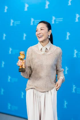 Berlinale, Michelle Yeoh with Golden Bear, Berlin, 13 02 2026 Michelle Yeoh with the Golden Bear at the Photocall at the Hyatt Hotel Berlin on 13 02 2026 The 76th Berlin International Film Festival will take place from February 12 to 22, 2026 Berlin Theater am Potsdamer Platz Copyright: xBenxKriemannx