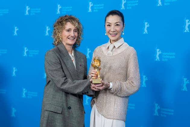 Berlinale, Michelle Yeoh with Golden Bear, Berlin, 13 02 2026 Tricia Tuttle Artistic Director of the Berlinale and Michelle Yeoh with the Golden Bear at the Photocall at the Hyatt Hotel Berlin on 13 02 2026 The 76th Berlin International Film Festival will take place from February 12 to 22, 2026 Berlin Theater am Potsdamer Platz Copyright: xBenxKriemannx