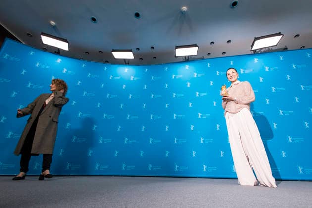 Berlinale, Michelle Yeoh with Golden Bear, Berlin, 13 02 2026 Tricia Tuttle Artistic Director of the Berlinale and Michelle Yeoh with the Golden Bear at the Photocall at the Hyatt Hotel Berlin on 13 02 2026 The 76th Berlin International Film Festival will take place from February 12 to 22, 2026 Berlin Theater am Potsdamer Platz Copyright: xBenxKriemannx