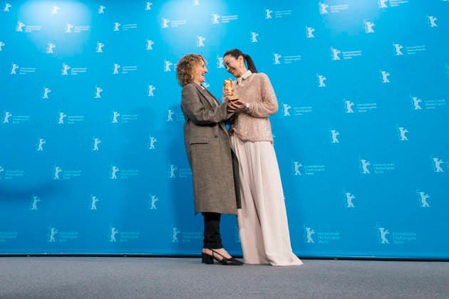 Berlinale, Michelle Yeoh with Golden Bear, Berlin, 13 02 2026 Tricia Tuttle Artistic Director of the Berlinale and Michelle Yeoh with the Golden Bear at the Photocall at the Hyatt Hotel Berlin on 13 02 2026 The 76th Berlin International Film Festival will take place from February 12 to 22, 2026 Berlin Theater am Potsdamer Platz Copyright: xBenxKriemannx