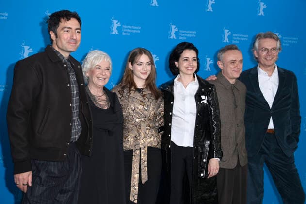 Ilker Catak, Ipek Bilgin, Leyla Smyrna Cabas, Özgü Namal, Tansu Bicer and Ingo Fliess at the photocall for the feature film Gelbe Briefe Yellow Letters at the Berlinale 2026 76 Berlin International Film Festival at the Hotel Grand Hyatt Berlin, 13 02 2026 Foto:xN.xKubelkax xFuturexImagex briefe_6209